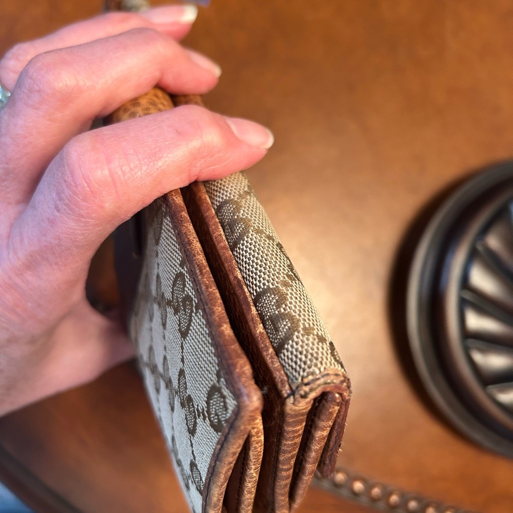 Gucci Distressed Wallet - Picture 7 of 11